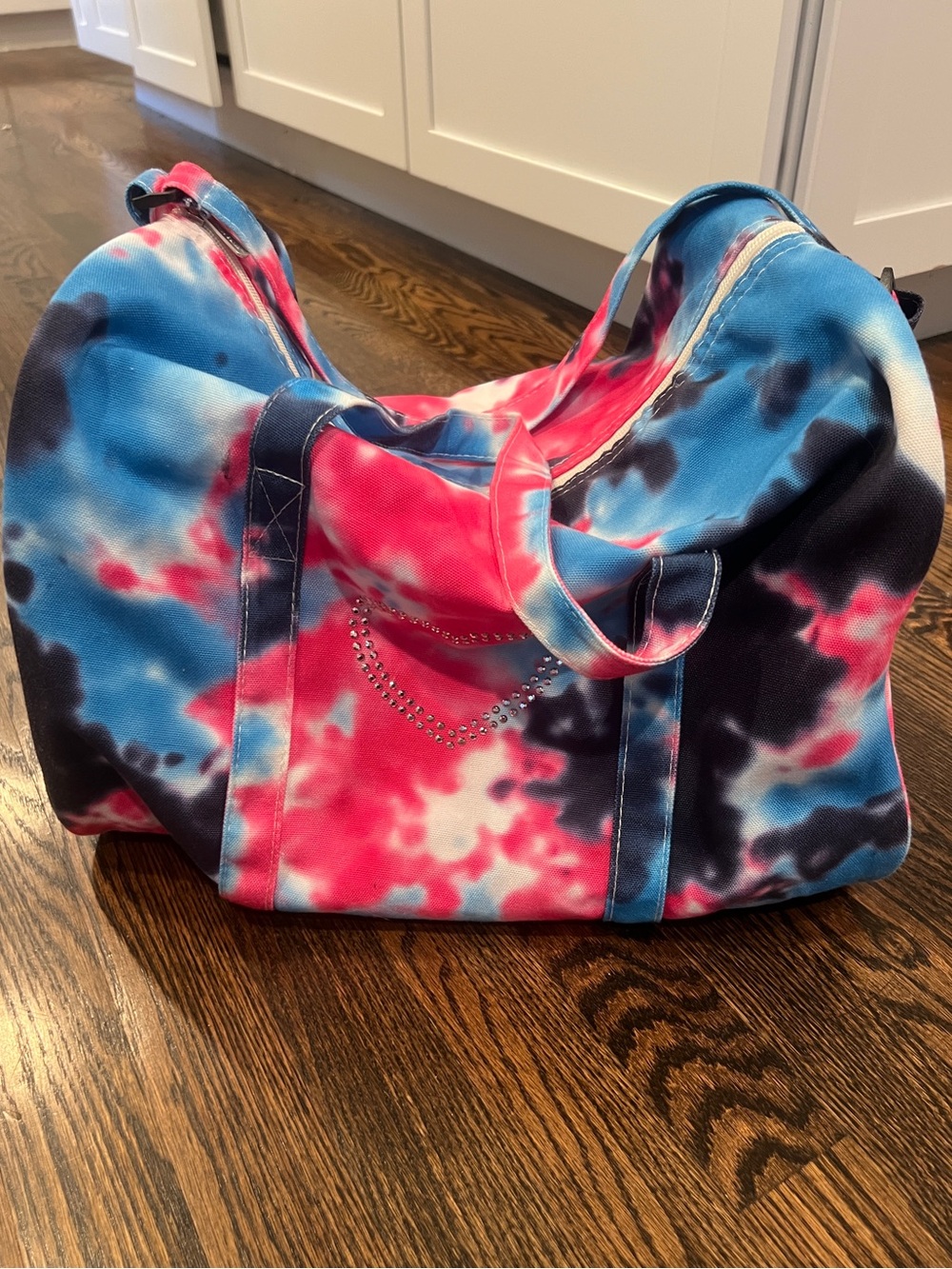NWT Undee Bandz by Top Trenz Tie Dyed Duffle Bag Grommet Heart Pink Blue Navy